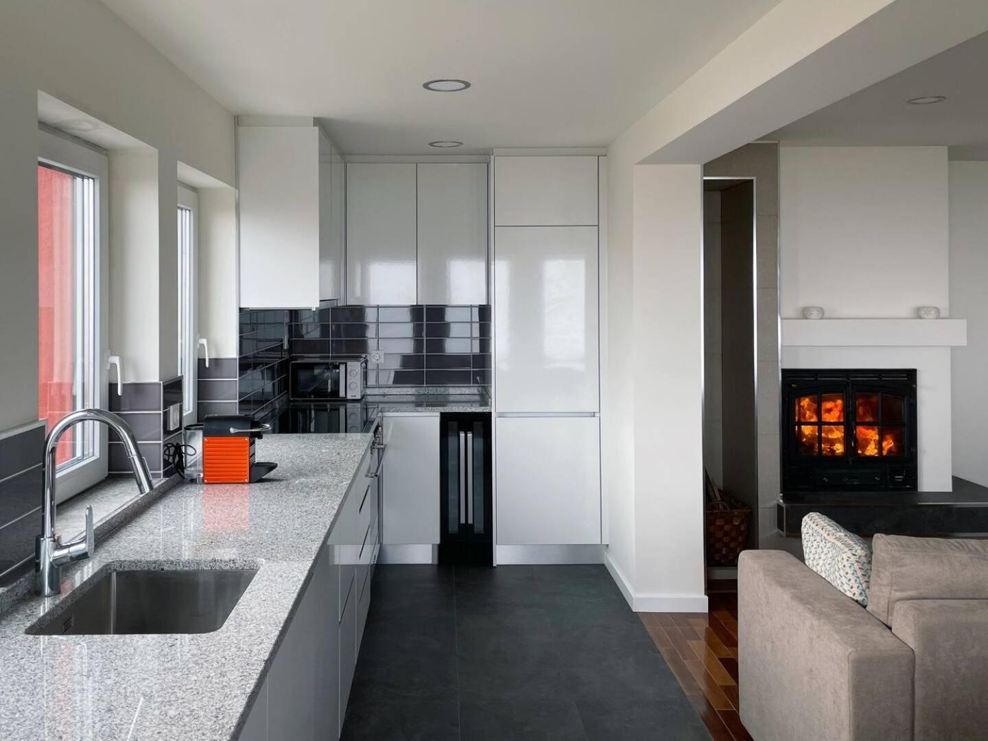 Fireplace 4 Bedrooms 1500 M * Penhas da Saude