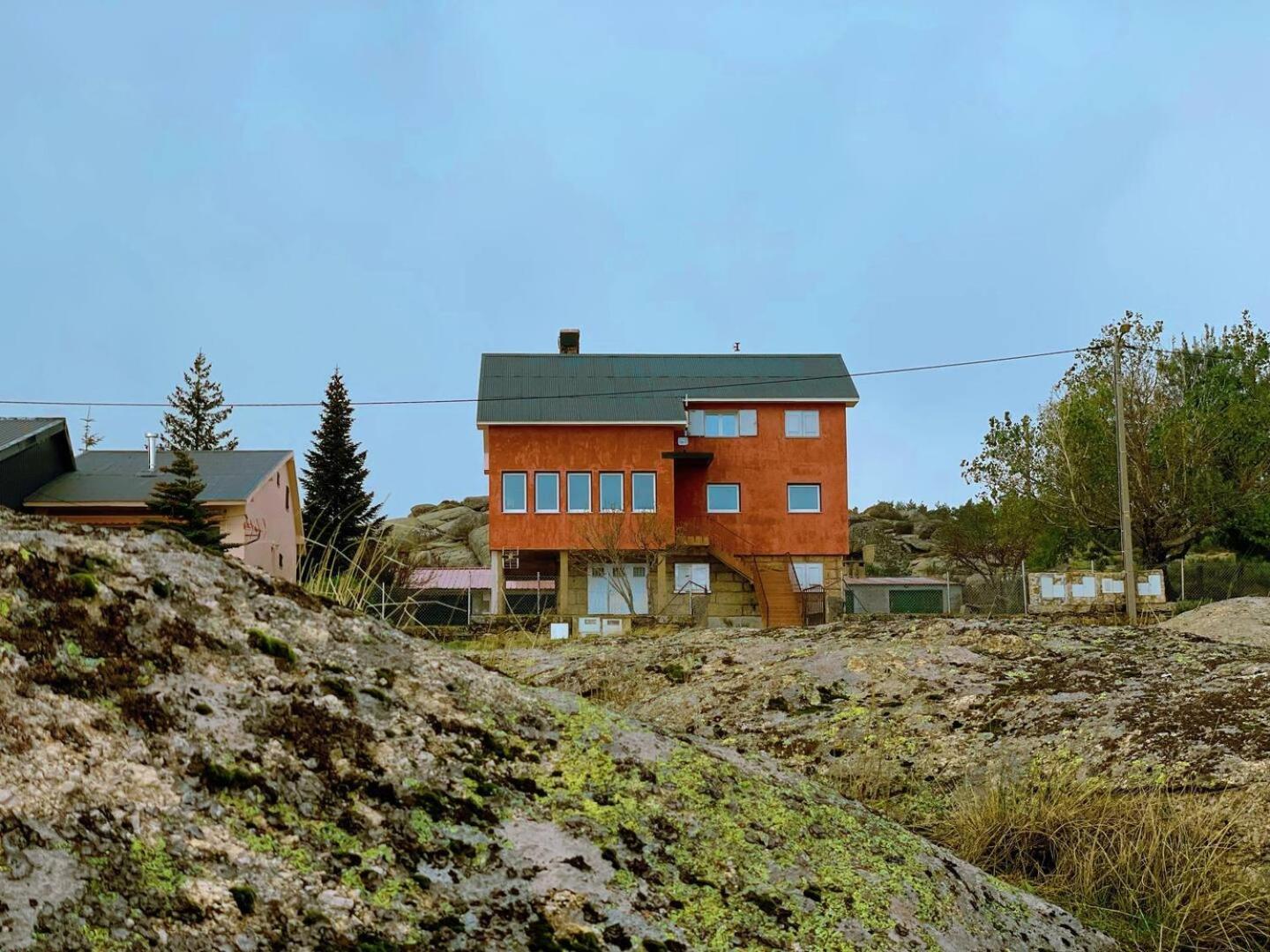 Fireplace 4 Bedrooms 1500 M * Penhas da Saude